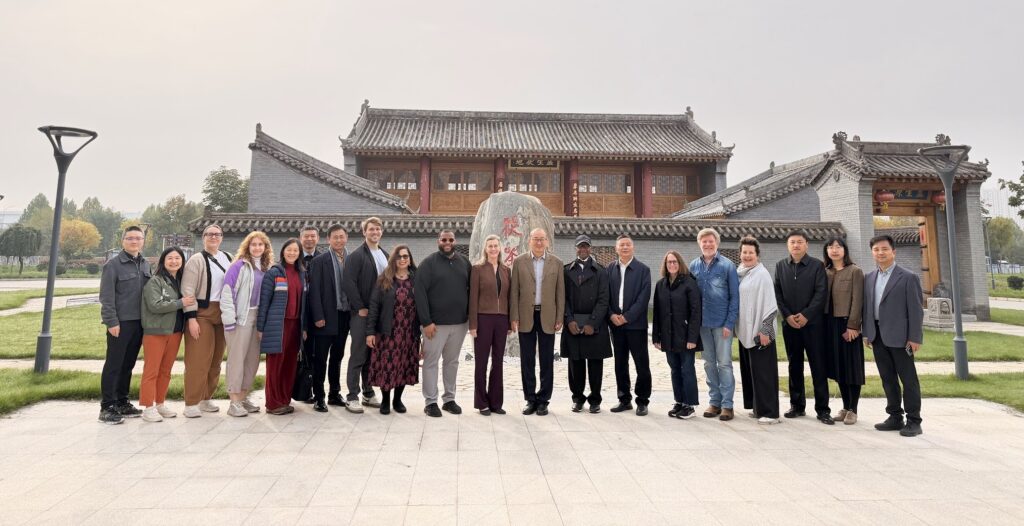 Members of the 2025 Heartland Leaders Delegation pose for a photo with Jingwei Fu Tea Company staff.